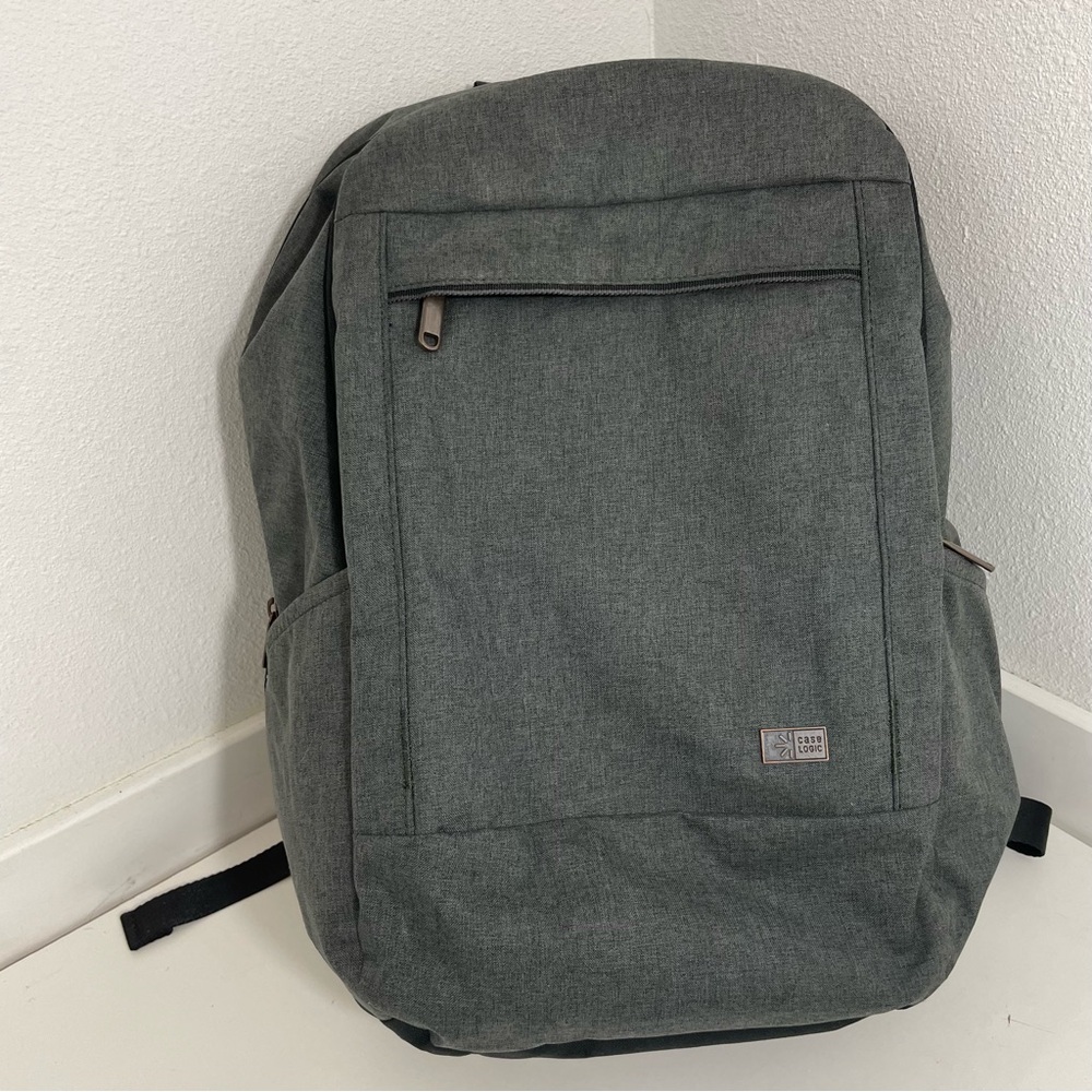 Case logic Gray Laptop Backpack in very good condition